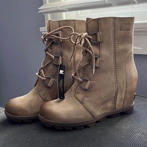New never worn Sorel Boots 9